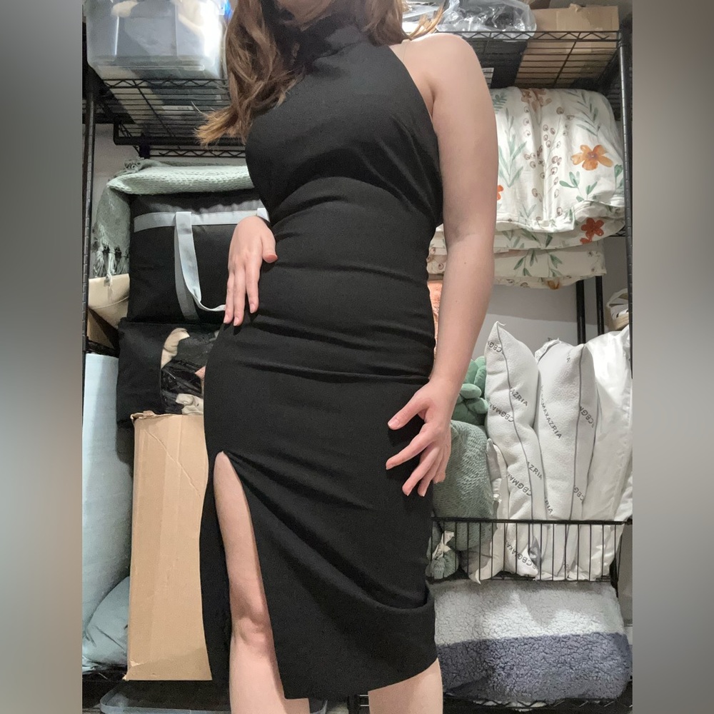 Elegant Black Sleeveless Turtleneck Dress with Slit